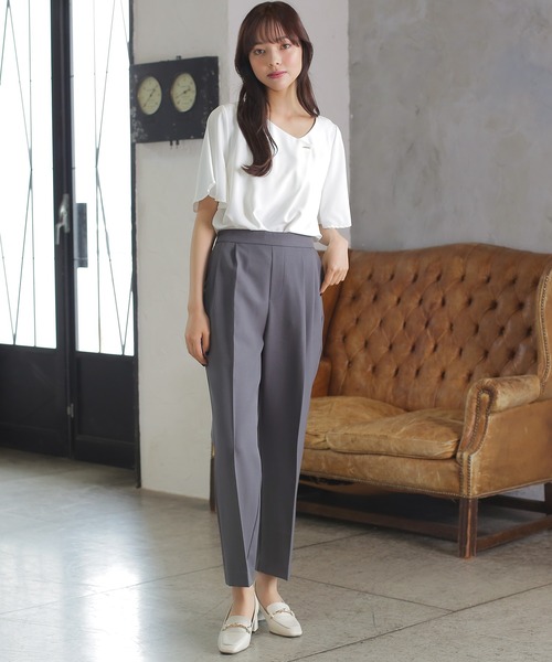 TRUDEA（トルディア）の「アシメトリーVネックバー付半袖ブラウス（シャツ/ブラウス・レディース・ホワイト/ホワイト×ネイビー/ネイビー・MEDIUM/LARGE）」の13枚目の写真