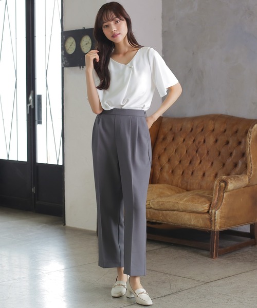 TRUDEA（トルディア）の「アシメトリーVネックバー付半袖ブラウス（シャツ/ブラウス・レディース・ホワイト/ホワイト×ネイビー/ネイビー・MEDIUM/LARGE）」の12枚目の写真