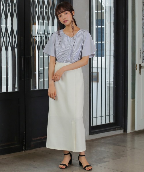 TRUDEA（トルディア）の「アシメトリーVネックバー付半袖ブラウス（シャツ/ブラウス・レディース・ホワイト/ホワイト×ネイビー/ネイビー・MEDIUM/LARGE）」の21枚目の写真