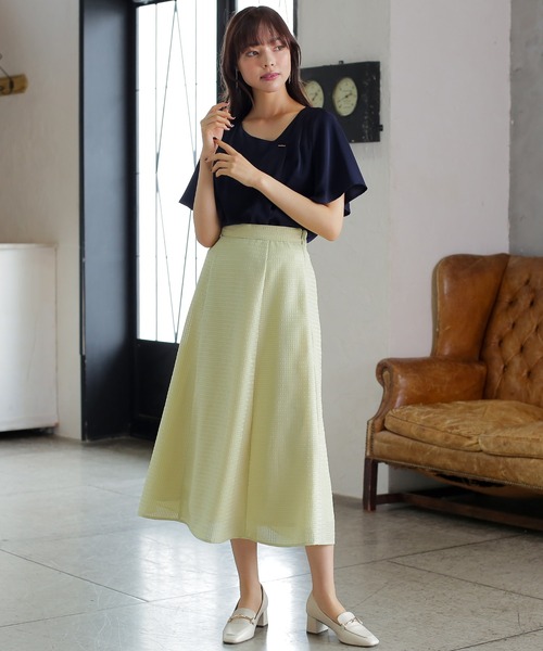 TRUDEA（トルディア）の「アシメトリーVネックバー付半袖ブラウス（シャツ/ブラウス・レディース・ホワイト/ホワイト×ネイビー/ネイビー・MEDIUM/LARGE）」の17枚目の写真