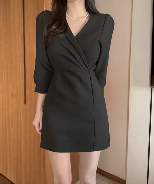 Jasmine Grandiflorum(ジャスミングランディフローラム)の「【Jasmine】 Vネックミニ丈ワンピース(セットアップ・レディース・ブラック/ホワイト/ピンク・FREE)」の3枚目の写真