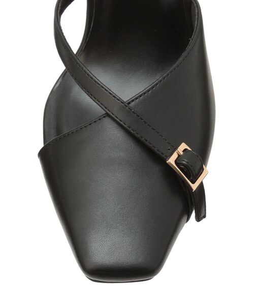 RESEXXY（リゼクシー）の「ベルトポイントデザインミュール（スリッポン・レディース・ブラック/アイボリー・SMALL/MEDIUM/LARGE）」の3枚目の写真