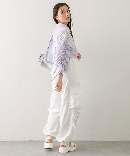 OLIVE des OLIVE（オリーブデオリーブ）の「袖ドロストクロップドシャツ（シャツ/ブラウス・レディース・ラベンダー/サックスブルー/グレー/オフホワイト・FREE）」の8枚目の写真