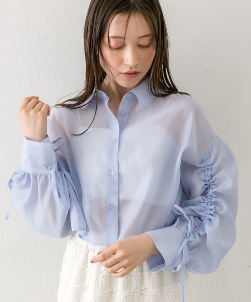 OLIVE des OLIVE（オリーブデオリーブ）の「袖ドロストクロップドシャツ（シャツ/ブラウス・レディース・ラベンダー/サックスブルー/グレー/オフホワイト・FREE）」の4枚目の写真