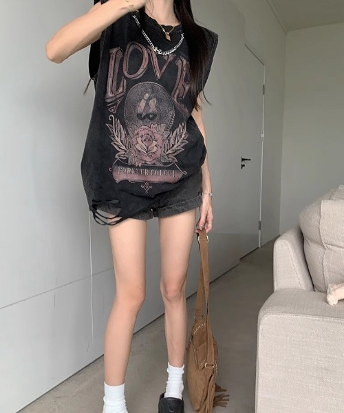 GEMEDA(ジェメダ)の「プリントノースリーブTシャツ(Tシャツ/カットソー・レディース・ブラック/ダークグレー・M)」の3枚目の写真