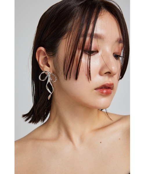 rienda（リエンダ）の「メタリックリボンピアス（ピアス（両耳用）・レディース・ゴールド/シルバー・FREE）」の9枚目の写真