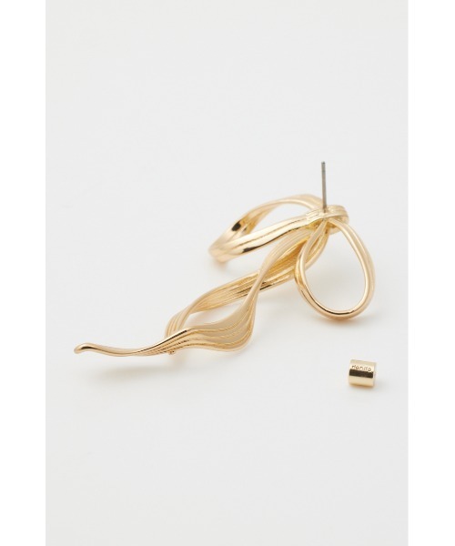 rienda（リエンダ）の「メタリックリボンピアス（ピアス（両耳用）・レディース・ゴールド/シルバー・FREE）」の5枚目の写真