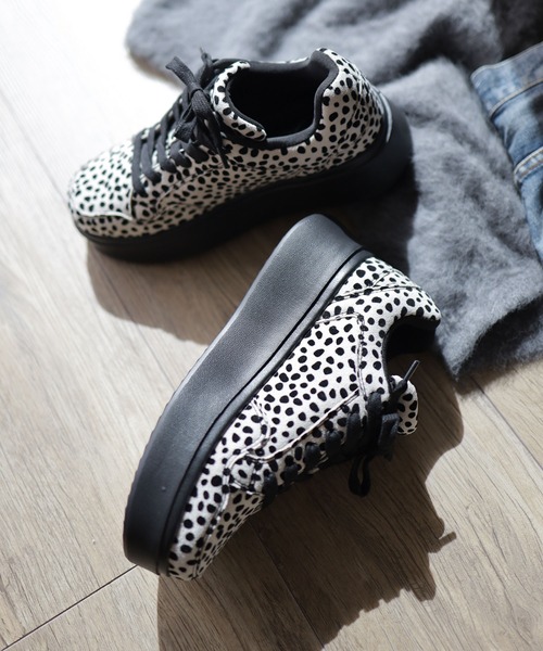 SESTO（セスト）の「軽量厚底レースアップボリュームスニーカー（スニーカー・レディース・シルバー/ブラック/ブラウン系その他/アイボリー・S/M/L/LL/3L）」の5枚目の写真