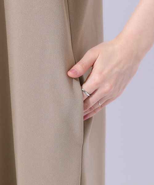 SHOO・LA・RUE（シューラルー）の「【高レビュー/洗える】ポケット付きが嬉しい フレアキャミワンピース（ワンピース・レディース・ブラック/チャコールグレー/キャメル・04/02/03）」の19枚目の写真