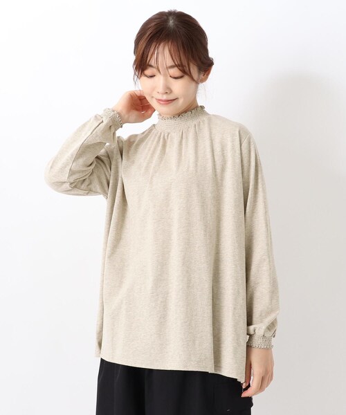 one'sterrace(ワンズテラス)の「シャーリング綿カットソープルオーバー(Tシャツ/カットソー・レディース・ベージュ系9/アイボリー系8/ブラック系8/サックスブルー系8・02)」の1枚目の写真