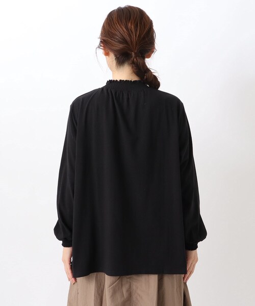 one'sterrace(ワンズテラス)の「シャーリング綿カットソープルオーバー(Tシャツ/カットソー・レディース・ベージュ系9/アイボリー系8/ブラック系8/サックスブルー系8・02)」の8枚目の写真