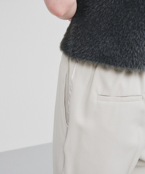 cloenc（クロエンス）の「◆【セットアップ／マシンウォッシュ】サイドラインタック入りテーパードパンツ（その他パンツ・レディース・グレー系その他3/ナチュラル/ブラック・01/02/03）」の7枚目の写真