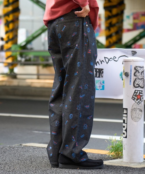 SOUNDSGOOOOD（サウンズグッド）の「【S/G】スケーター総柄プリントバギーデニム（デニムパンツ・メンズ・ブラック/インディゴブルー・ONE SIZE）」の3枚目の写真