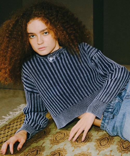 FOREVER 21(フォーエバー トゥエンティーワン)の「【2024FW】ヴィンテージライクニットプルオーバー(ニット/セーター・レディース・グレー/ピンク/ネイビー・FREE)」の3枚目の写真