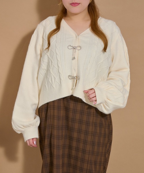 Louiosy（ルオシー）の「【大きいサイズ】リボンケーブルカーディガン（ニット/セーター・レディース・レッド/ブラック/アイボリー・3L/4L）」の2枚目の写真