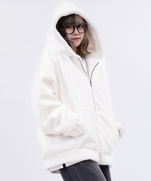 Red Cap Girl(レッドキャプガール)の「【a-r】〔Red Cap Girl/レッドキャップガール〕ラビットファー バックフェルト刺繍 フードジャケット(ブルゾン・レディース・ホワイト/ブラック/モカ・MEDIUM/LARGE)」の9枚目の写真