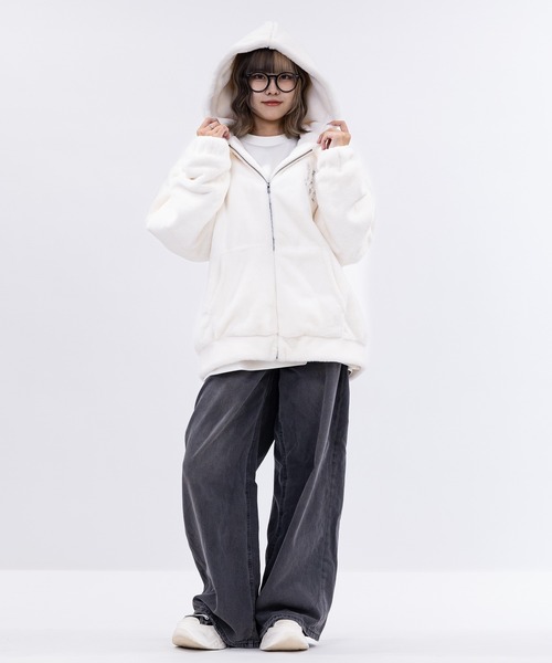 Red Cap Girl(レッドキャプガール)の「【a-r】〔Red Cap Girl/レッドキャップガール〕ラビットファー バックフェルト刺繍 フードジャケット(ブルゾン・レディース・ホワイト/ブラック/モカ・MEDIUM/LARGE)」の11枚目の写真