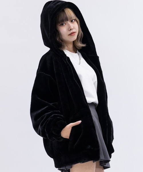 Red Cap Girl(レッドキャプガール)の「【a-r】〔Red Cap Girl/レッドキャップガール〕ラビットファー バックフェルト刺繍 フードジャケット(ブルゾン・レディース・ホワイト/ブラック/モカ・MEDIUM/LARGE)」の18枚目の写真