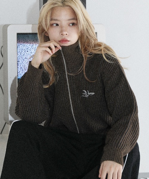 MSG(エムエスジー)の「メタルプレートヴィンテージライクダブルジップアップニット(ニット/セーター・メンズ・ブラック系/グレー系/ブラウン系・S/M/L/XL)」の3枚目の写真