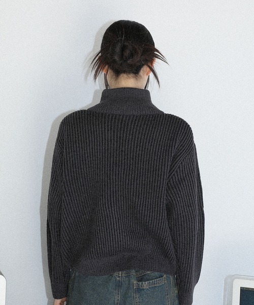 MSG(エムエスジー)の「メタルプレートヴィンテージライクダブルジップアップニット(ニット/セーター・メンズ・ブラック系/グレー系/ブラウン系・S/M/L/XL)」の9枚目の写真