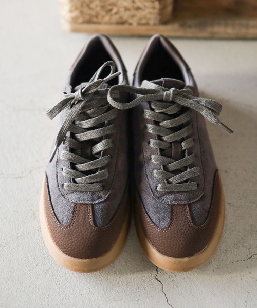 SESTO(セスト)の「ガムソールレースアップスニーカー(スニーカー・レディース・グレイッシュベージュ/グレー/ブラウン・22.5cm/23.0cm/23.5cm/24.0cm/24.5cm/25.0cm)」の2枚目の写真