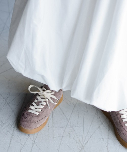 SESTO(セスト)の「ガムソールレースアップスニーカー(スニーカー・レディース・グレイッシュベージュ/グレー/ブラウン・22.5cm/23.0cm/23.5cm/24.0cm/24.5cm/25.0cm)」の1枚目の写真