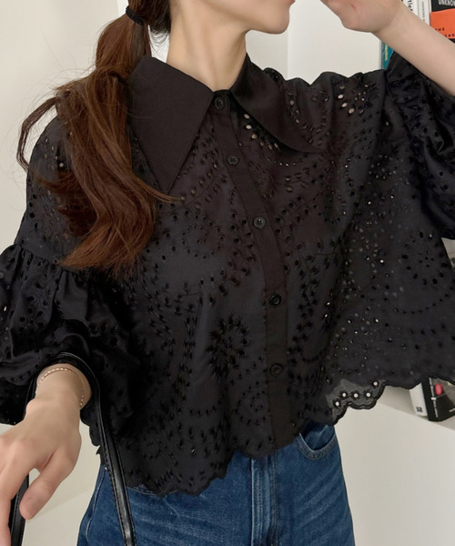Eclat one(エクラワン)の「【Eclat one】ビッグカラー アイレット レース バルーンスリーブ シャツブラウス(シャツ/ブラウス・レディース・ホワイト/ブルー/ブラック・FREE)」の2枚目の写真