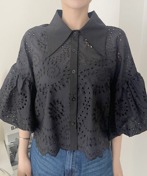 Eclat one(エクラワン)の「【Eclat one】ビッグカラー アイレット レース バルーンスリーブ シャツブラウス(シャツ/ブラウス・レディース・ホワイト/ブルー/ブラック・FREE)」の6枚目の写真
