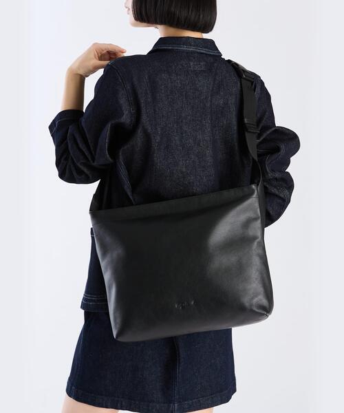 agnes b.(アニエスベー)の「ショルダーバッグ YAH01-03(ショルダーバッグ・メンズ・ブラック・FREE)」の9枚目の写真