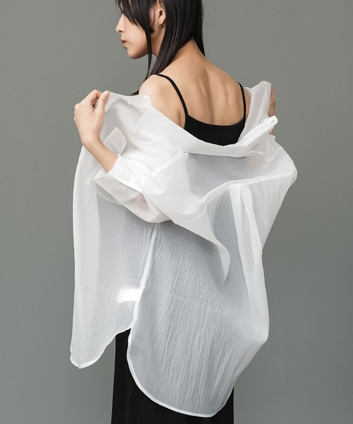 mili an deni（ミリアンデニ）の「ソフトオーガンクレープオーバーシアーシャツ（シャツ/ブラウス・レディース・グレー/オフホワイト/ブラック・M）」の11枚目の写真