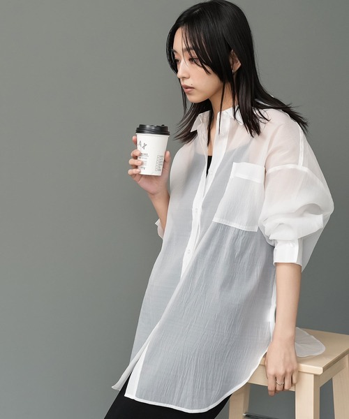 mili an deni（ミリアンデニ）の「ソフトオーガンクレープオーバーシアーシャツ（シャツ/ブラウス・レディース・グレー/オフホワイト/ブラック・M）」の10枚目の写真