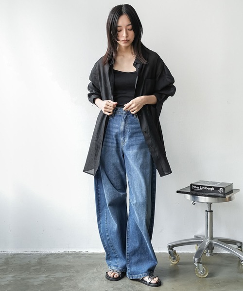 mili an deni（ミリアンデニ）の「ソフトオーガンクレープオーバーシアーシャツ（シャツ/ブラウス・レディース・グレー/オフホワイト/ブラック・M）」の4枚目の写真