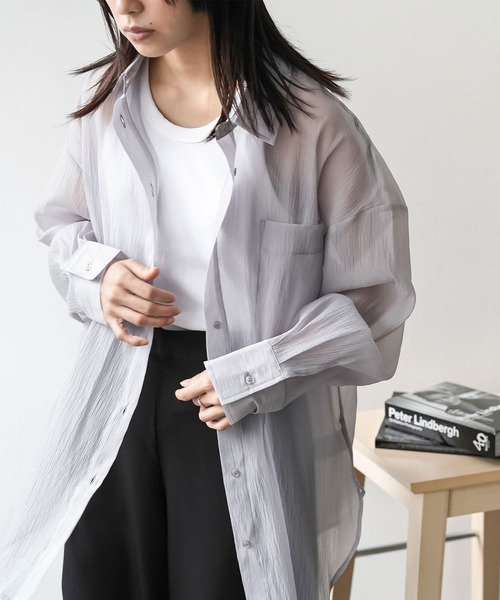 mili an deni（ミリアンデニ）の「ソフトオーガンクレープオーバーシアーシャツ（シャツ/ブラウス・レディース・グレー/オフホワイト/ブラック・M）」の21枚目の写真