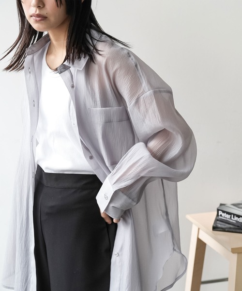 mili an deni（ミリアンデニ）の「ソフトオーガンクレープオーバーシアーシャツ（シャツ/ブラウス・レディース・グレー/オフホワイト/ブラック・M）」の20枚目の写真