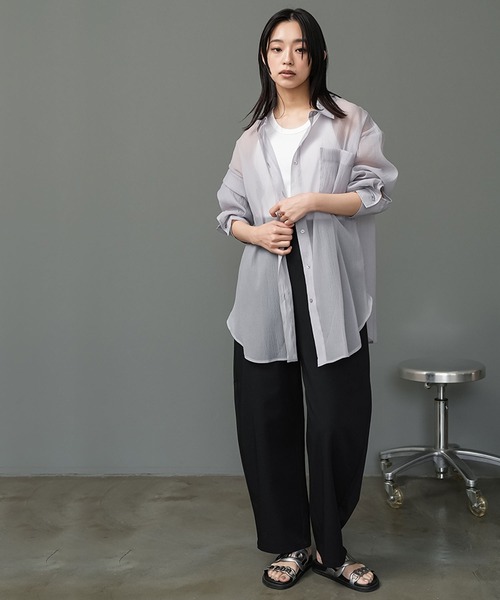 mili an deni（ミリアンデニ）の「ソフトオーガンクレープオーバーシアーシャツ（シャツ/ブラウス・レディース・グレー/オフホワイト/ブラック・M）」の18枚目の写真