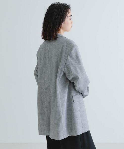 URBAN RESEARCH（アーバンリサーチ）の「『2サイズ展開』ダブルオーバーテーラードジャケット（ブルゾン・レディース・ベージュ/グレー・38/36）」の9枚目の写真