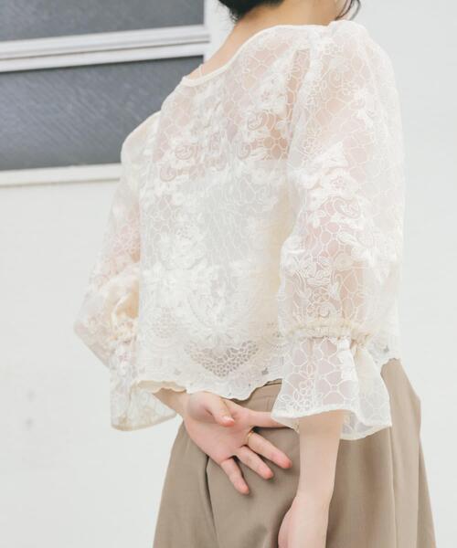 KBF(ケイビーエフ)の「オーガンジー刺繍クロップドブラウス(シャツ/ブラウス・レディース・アイボリー/ブラック/ピンク・ONE)」の5枚目の写真