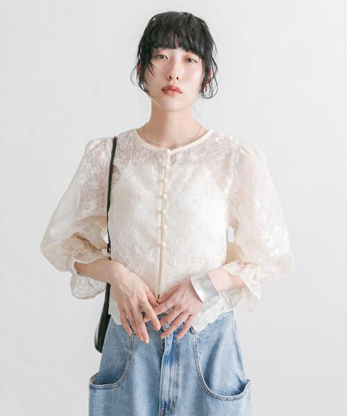 KBF(ケイビーエフ)の「オーガンジー刺繍クロップドブラウス(シャツ/ブラウス・レディース・アイボリー/ブラック/ピンク・ONE)」の6枚目の写真