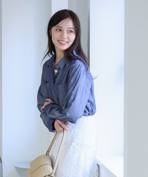 Andemiu（アンデミュウ）の「シャンブレーデニムシャツ325565（シャツ/ブラウス・レディース・ライトブルー/ブルー・FREE）」の18枚目の写真