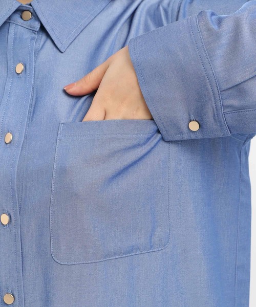 Andemiu（アンデミュウ）の「シャンブレーデニムシャツ325565（シャツ/ブラウス・レディース・ライトブルー/ブルー・FREE）」の7枚目の写真