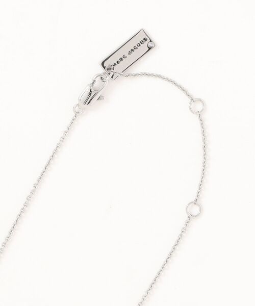 MARC JACOBS(マークジェイコブス)の「BUTTON ABALONE BUTTON ABALONE NECKLACE/ボタン アバロニ ネックレス(ネックレス・レディース・シルバー系・ONE SIZE)」の2枚目の写真