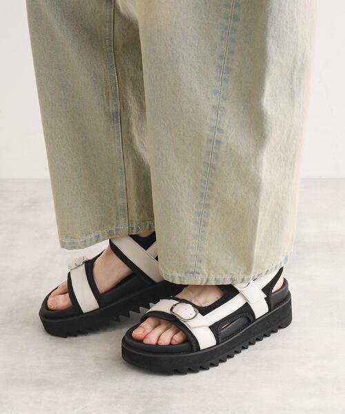 tk.TAKEO KIKUCHI（ティーケータケオキクチ）の「身長＋4.2cmアソートシャークソールボリュームサンダル（サンダル・メンズ・ブラック系1/ブラック系/ブラック/グレー・65/75/55）」の16枚目の写真