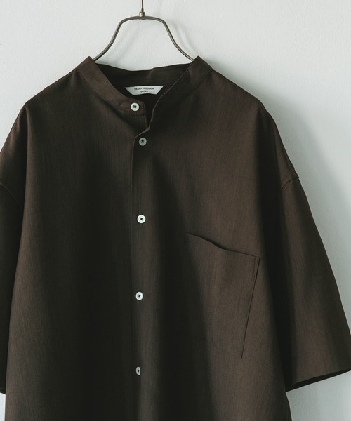 URBAN RESEARCH DOORS（アーバンリサーチドアーズ）の「『XLサイズ/WEB限定』『吸水速乾』セオアルファバンドカラーショートスリーブシャツ（シャツ/ブラウス・メンズ・オフホワイト/チャコールグレー/ロイヤルブルー/ブラウン/ライトグレー・MEDIUM/LARGE/X-LARGE）」の4枚目の写真