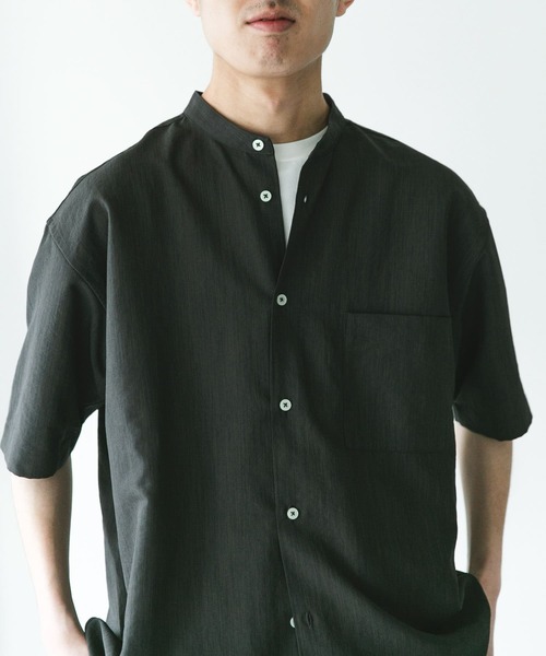 URBAN RESEARCH DOORS（アーバンリサーチドアーズ）の「『XLサイズ/WEB限定』『吸水速乾』セオアルファバンドカラーショートスリーブシャツ（シャツ/ブラウス・メンズ・オフホワイト/チャコールグレー/ロイヤルブルー/ブラウン/ライトグレー・MEDIUM/LARGE/X-LARGE）」の22枚目の写真