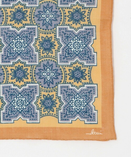 UNITED ARROWS(ユナイテッドアローズ)の「<molteni> エスニック プリント ポケットチーフ(バンダナ/スカーフ・メンズ・ベージュ/グレー/イエロー・FREE)」の5枚目の写真