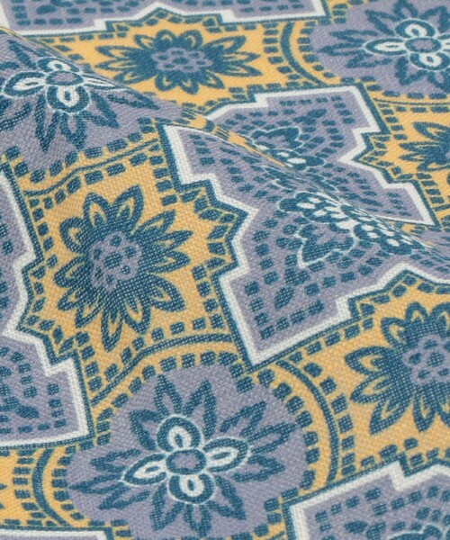 UNITED ARROWS(ユナイテッドアローズ)の「<molteni> エスニック プリント ポケットチーフ(バンダナ/スカーフ・メンズ・ベージュ/グレー/イエロー・FREE)」の7枚目の写真