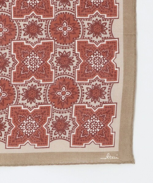 UNITED ARROWS(ユナイテッドアローズ)の「<molteni> エスニック プリント ポケットチーフ(バンダナ/スカーフ・メンズ・ベージュ/グレー/イエロー・FREE)」の12枚目の写真