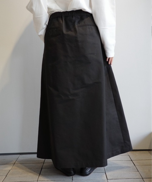 MANOF（マノフ）の「MANOF LAYER TUCK SKIRT（スカート・レディース・ブラック/ベージュ・MEDIUM/SMALL）」の4枚目の写真
