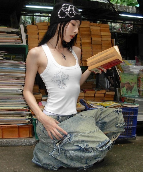 lilful(リルフル)の「ショート丈 クロスモチーフラインストーン タンクトップ(タンクトップ・レディース・ホワイト/ブラック・M/S/L)」の21枚目の写真