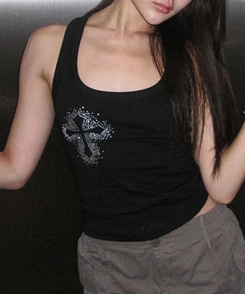 lilful(リルフル)の「ショート丈 クロスモチーフラインストーン タンクトップ(タンクトップ・レディース・ホワイト/ブラック・M/S/L)」の15枚目の写真
